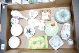 A mixed collection of items to include Carltonware Australian pattern dish & knife, Wedgwood Green