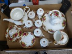 Royal Albert Old country rose patterned tea ware to include Large tea pot, 6 tea cups, 5 saucers,