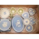 Wedgwood jasperware to include pin dishes, oval plaque, white plate, bell etc ( 1 tray)