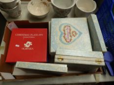 A collection of Royal Doulton and Hornsy boxed christmas & valentines day plates