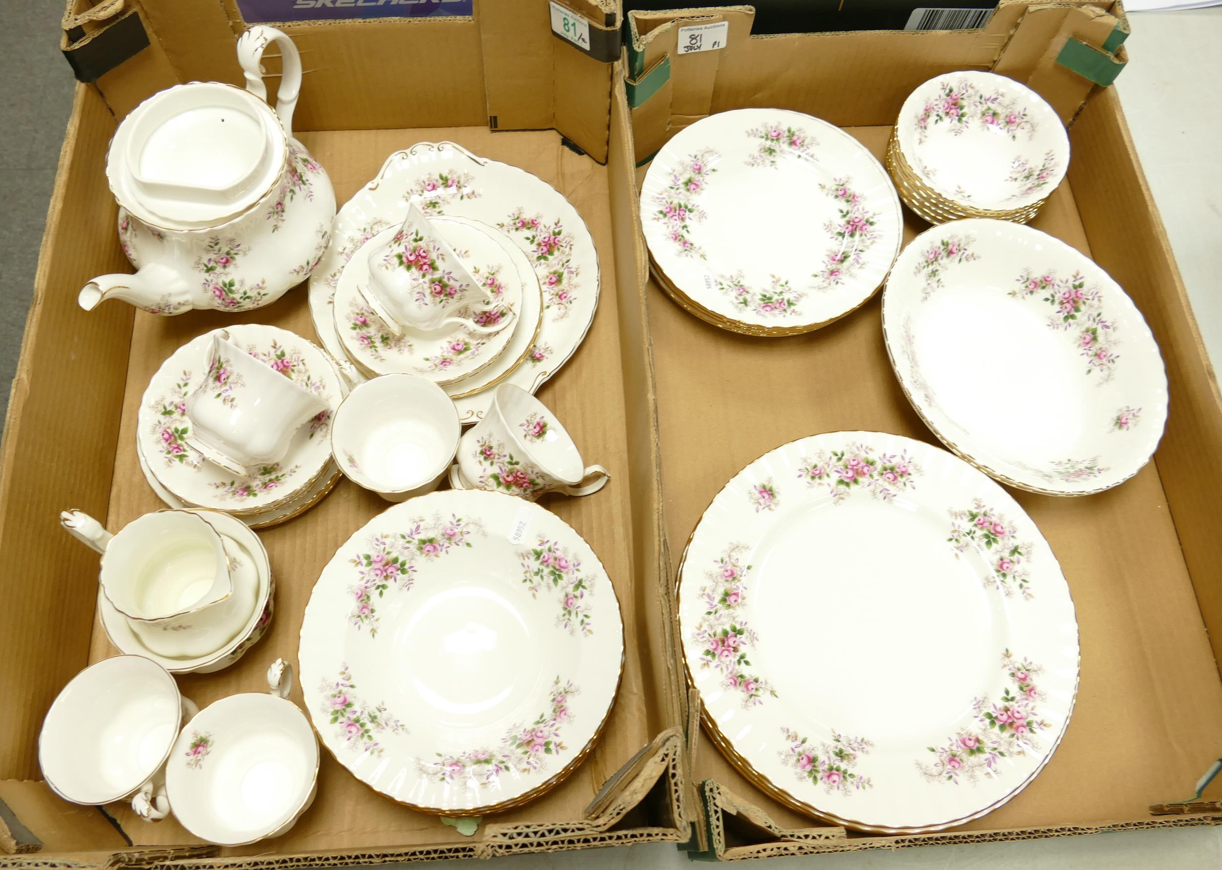 Royal Albert Lavender Rose Patterned Tea & Dinner ware to include dinner plates, trio, rimmed bowls,