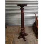 Early 20th Century mahogany torchere, 135cm in height.