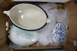 Large Wedgwood Tureen & Cover with additional non matching lid