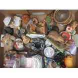 A group of resin figures to include Beatrix Potter examples etc (1 tray)