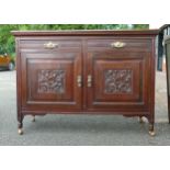 Antique Mahogany Sideboard with carved decoration, 137 x 52 x 100cm