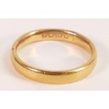 22ct gold hallmarked wedding ring / band, 3.5mm deep, ring size P. Weight 5.03g