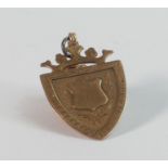 9ct gold shield medal, dated 1909, 4g.