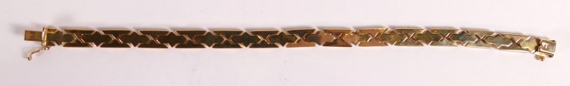 18ct yellow gold ladies ornate bracelet, 16.3g. 19cm long