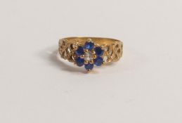 9ct gold ring set with blue stones, size N/O, 2.7g.
