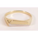 14ct two colour gold ring,size V, 2.9g.