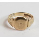 9ct gold signet ring, size L, 3.2g.