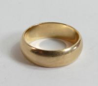 9ct gold wedding ring, size M, 4.7g.