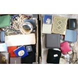 Two trays of assorted costume jewellery & watches, boxed items etc., a large number of pieces.