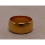 22ct yellow gold wedding band, overall weight 8.9g, size L/K.