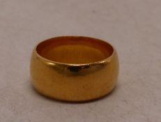 22ct yellow gold wedding band, overall weight 8.9g, size L/K.