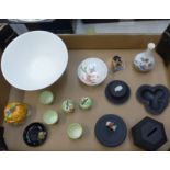 A mixed collection of items to include black jasperware paperweight, Wedgwood fruit bowl, Kutani