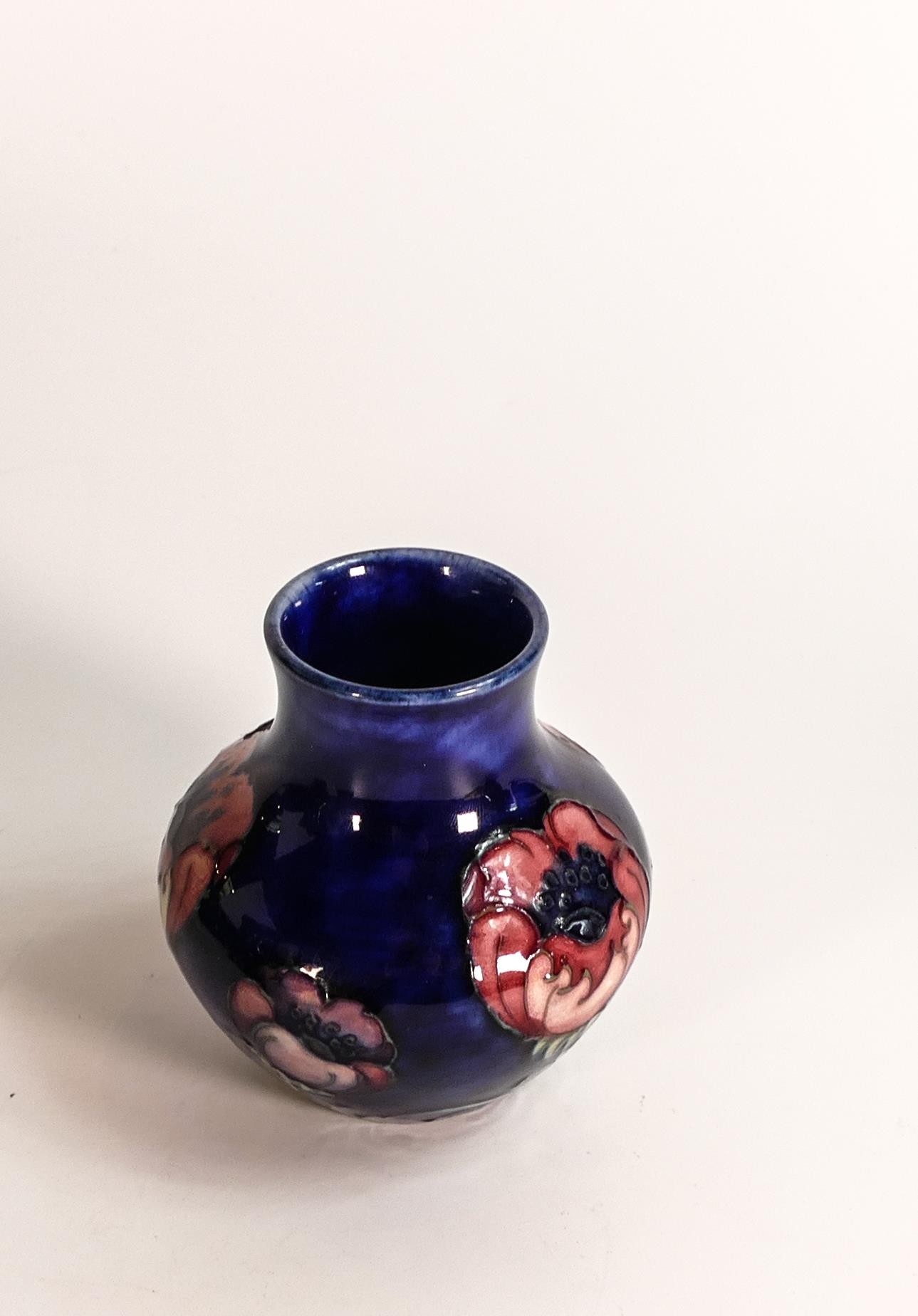 William Moorcroft small vase decorated in the big Poppy design, c1920s, h.9cm. - Bild 4 aus 6