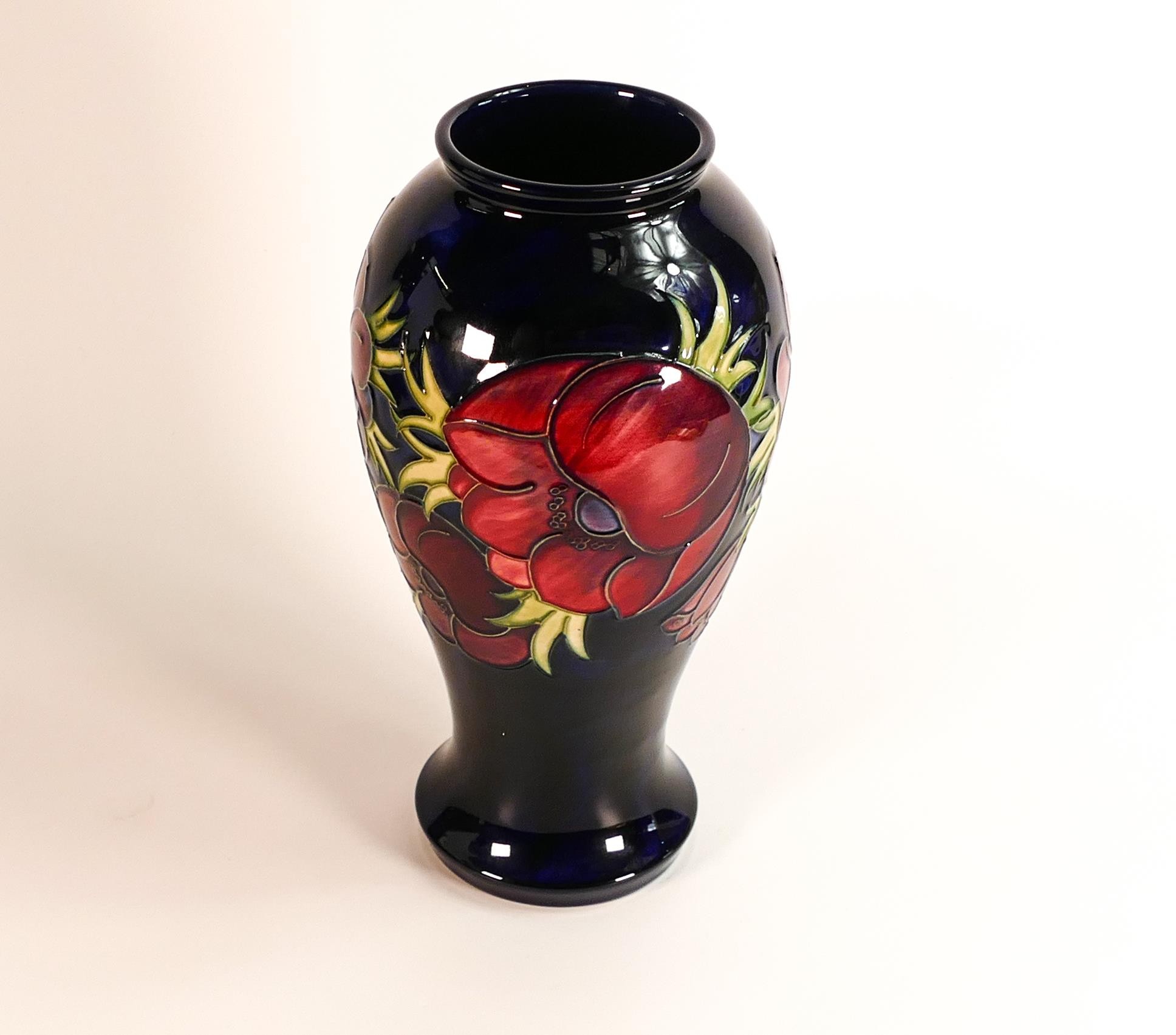 Moorcroft Anemone on blue ground large limited edition vase, height 31cm, boxed - Bild 5 aus 6