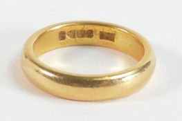 22ct gold wedding ring / band, fully UK hallmarked, size G. Weight 4.64g.