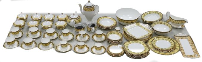 A very large collection of Wedgwood India patterned coffee, tea & dinner ware including 6 x 27cm