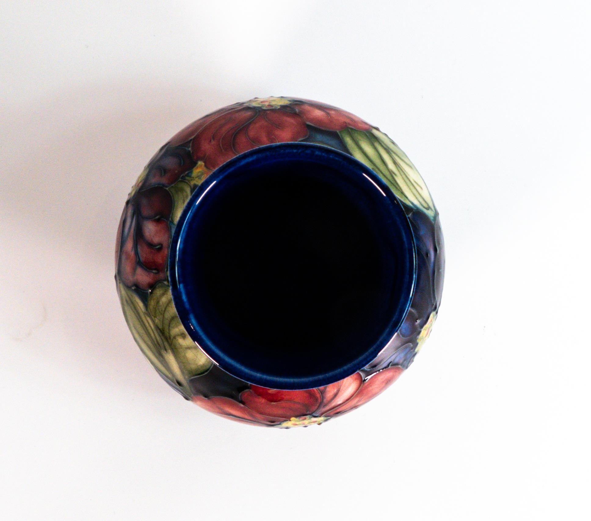 Walter Moorcroft vase decorated in the Anemone design, h.18cm, small underglaze chip to base edge. - Bild 3 aus 6