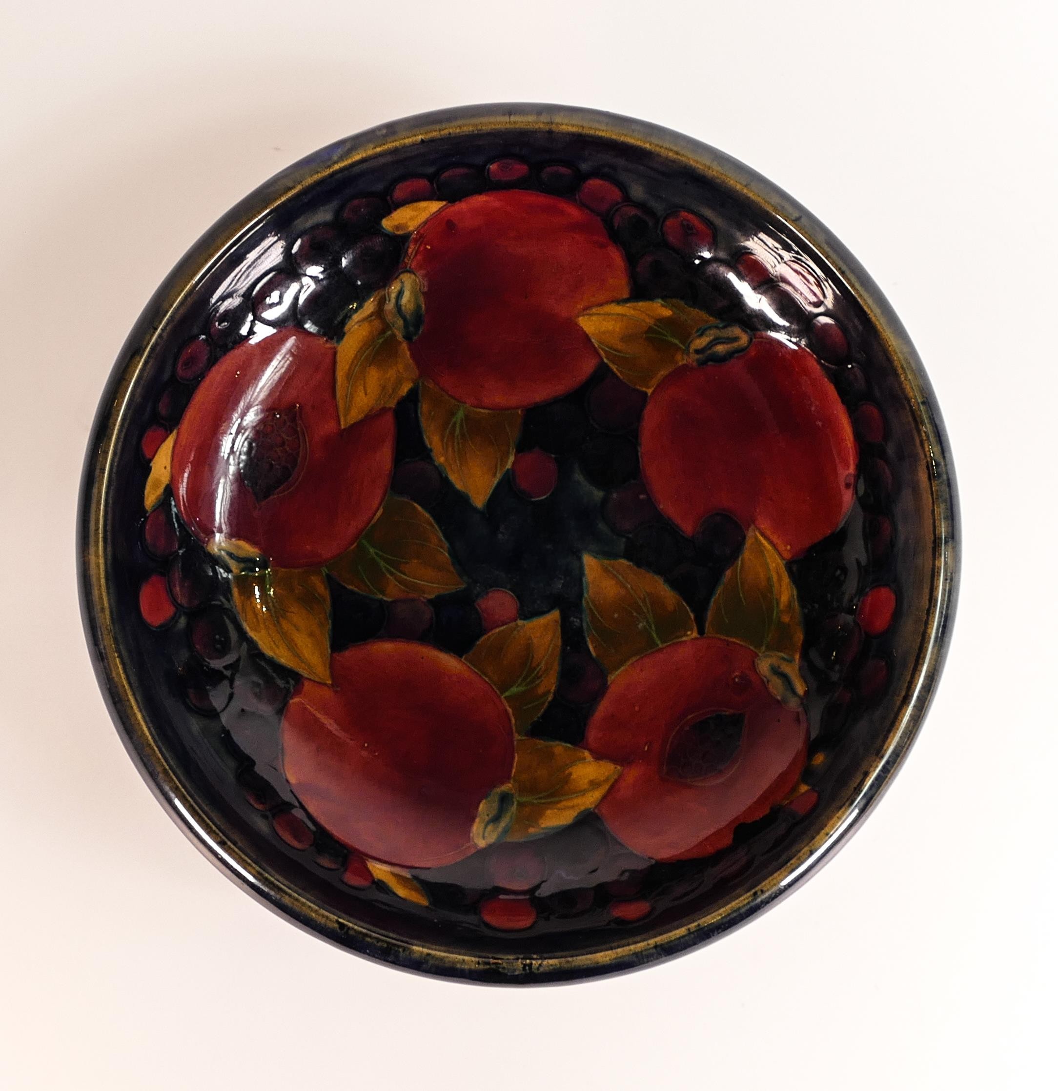 William Moorcroft large footed fruit bowl decorated in the Pomegranate design, Tudric Pewter base, - Bild 4 aus 6