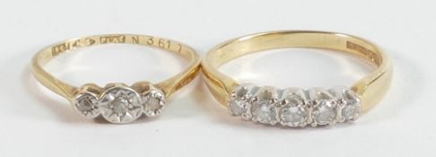 18ct gold set diamond five stone ring size L/M, together with an 18ct gold set small diamond chips