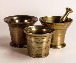 Three heavy brass & bronze 19th century Mortars & similar Pestle, tallest 9.5cm (4)