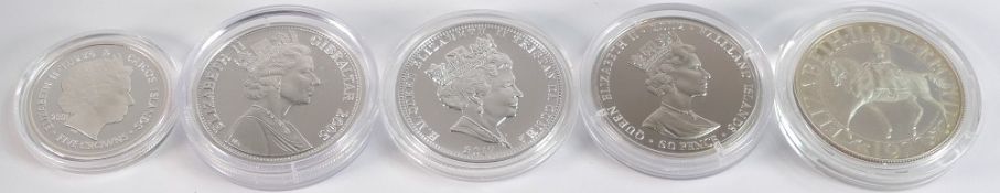 A collection of silver encapsulated Commemorative coins, to include Royal Mint "The Queens Silver