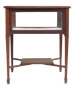 Mahogany vitrine / bijouterie locking table cabinet with key. Bevelled glass top, overall