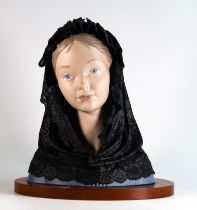 Boxed Lladro bust of a young woman with a black veil 11538 height 23cm