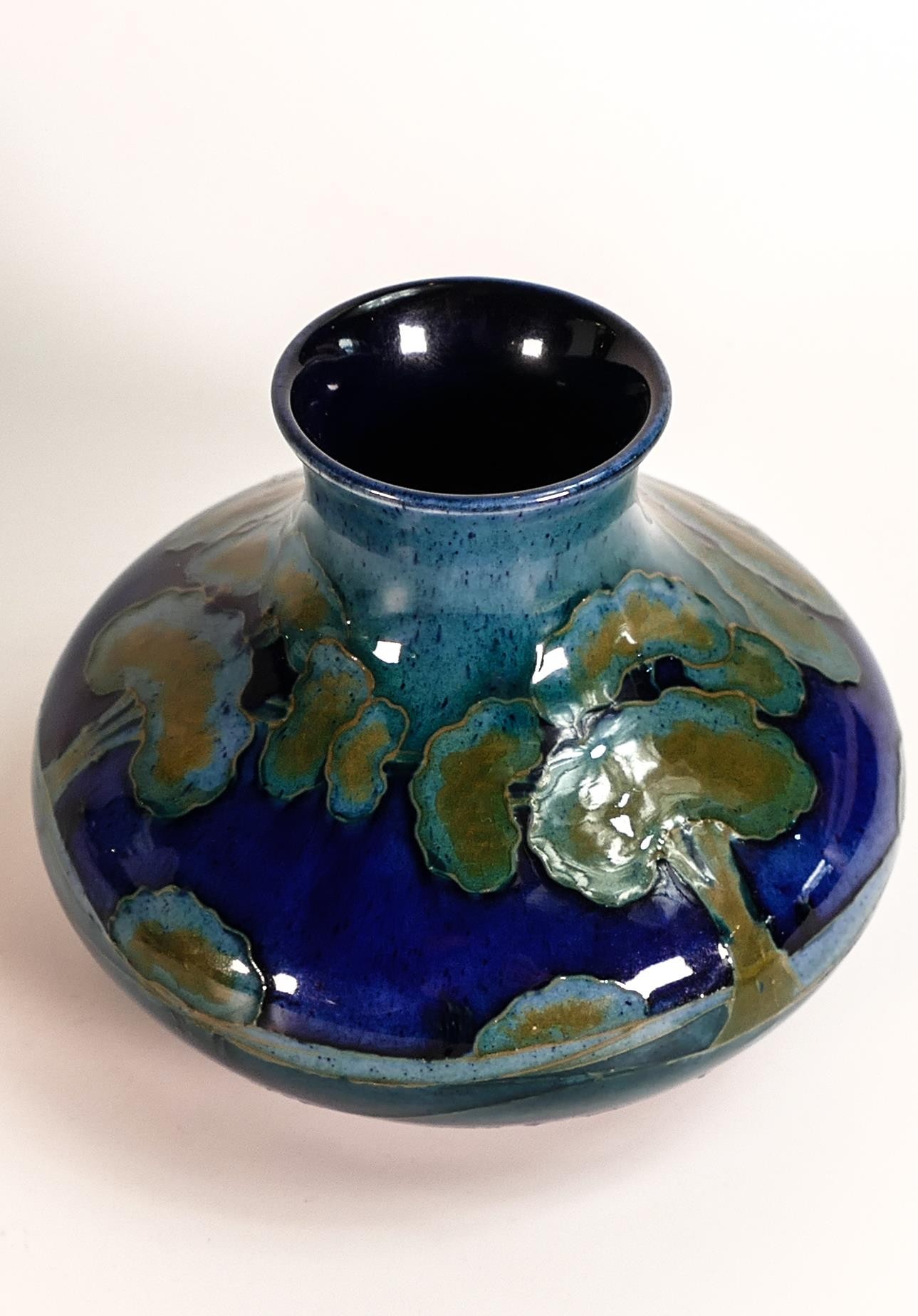 William Moorcroft squat vase decorated in the Moonlit Blue design, c1920s, h.10.5cm. - Bild 4 aus 6