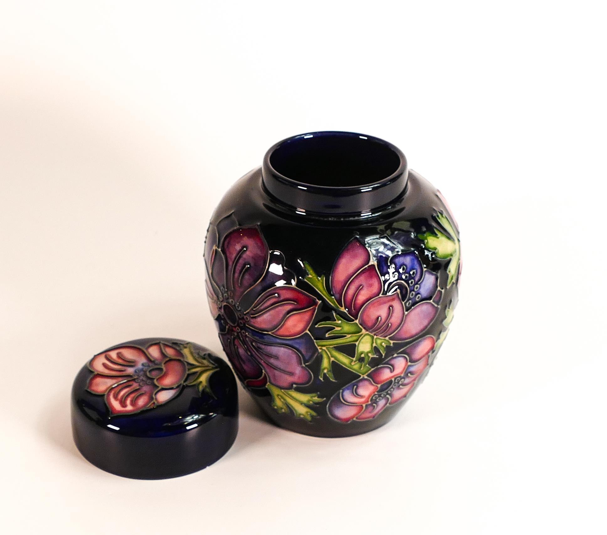 Moorcroft Anemone on blue ground ginger jar, boxed, height 16cm, crazing to base - Bild 6 aus 7