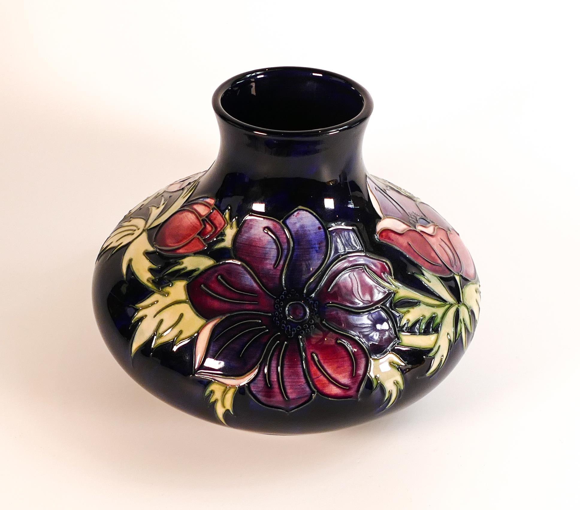 Moorcroft Anemone on blue ground large squat limited edition vase, boxed, height 20cm - Bild 5 aus 6