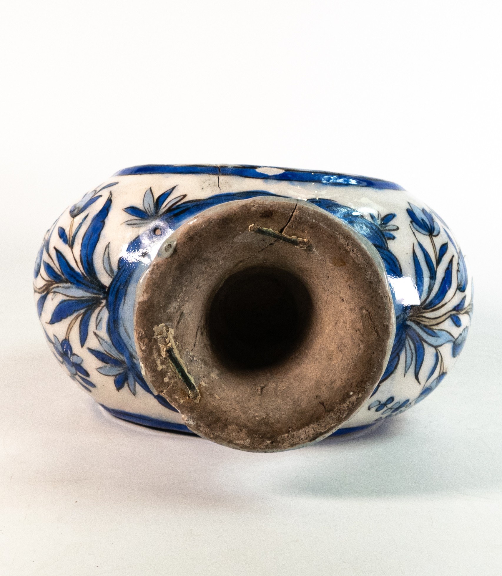 16th century Persian pottery vase. Floral and arboreal decoration in monochrome blue and grey - Bild 7 aus 7