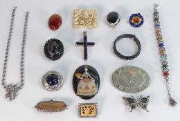 A collection of quality vintage jewellery including silver & white brooches, bracelets, necklaces,