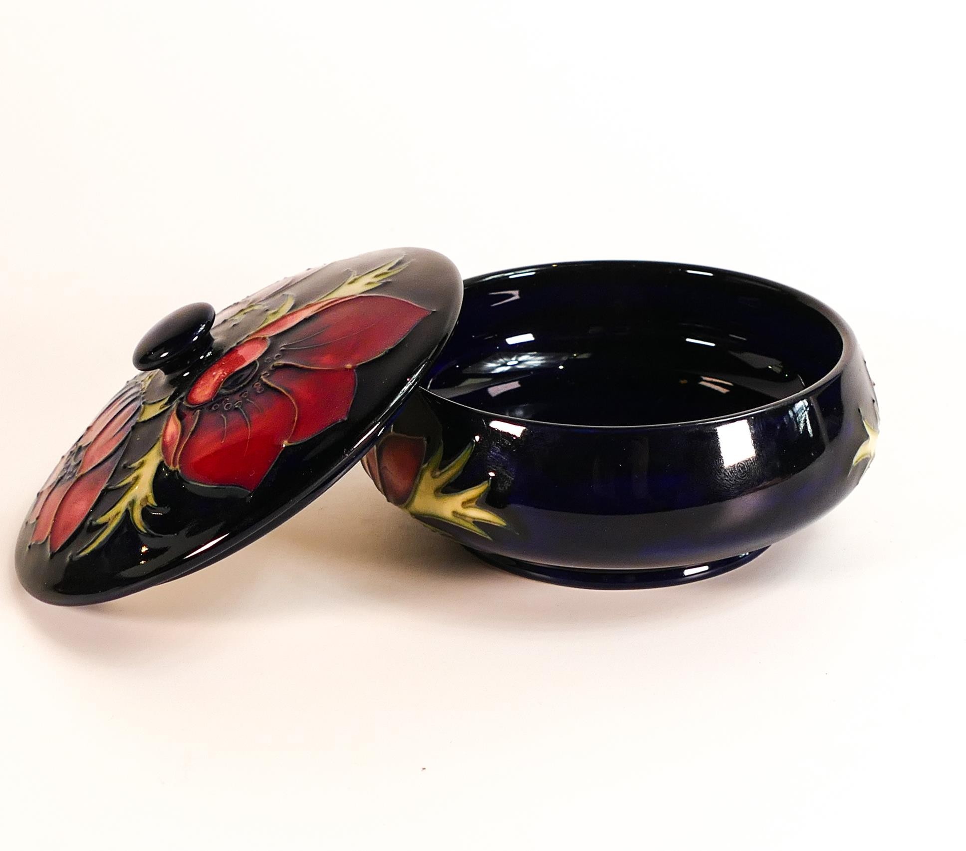 Moorcroft Anemone on blue ground lidded pot, limited edition, diameter 12cm, boxed - Bild 6 aus 7