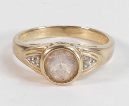 Ladies 9ct gold ring set with clear stone, size N,2.8g.