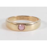 ladies 9ct gold ring set with pale pink stone, size T/U, 3.4g.