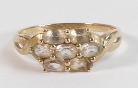 9ct gold ring set with five clear white stones, size Z, 3.1g.