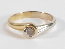 18ct gold ring set with brown solitaire diamond, size N/O, 4.5g.