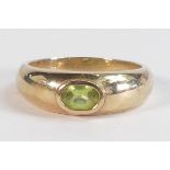 Ladies 9ct gold ring set with single pale green stone, size N,4.2g.