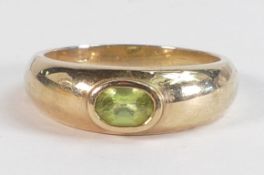 Ladies 9ct gold ring set with single pale green stone, size N,4.2g.