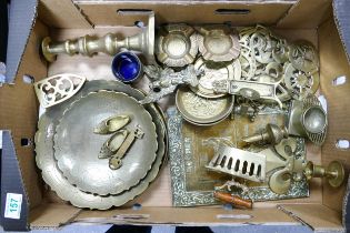 A collection of Brass items to include wall plaques, plates, bowls, ornaments, horse brasses etc