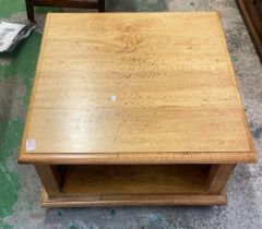 Modern Oak Coffee Table 42cm H x 71cm x 71cm