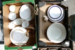 A mixed collection of items to include Wedgwood Jubilee patterned dinner plates, Royal Doulton