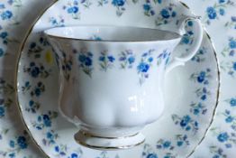Royal Albert Memory Lane pattern tea & dinner ware to include - dinner plates, tea pot, tea set etc.