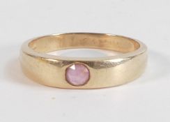 ladies 9ct gold ring set with pale pink stone, size T/U, 3.4g.