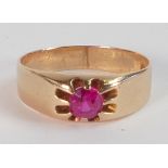 14ct gold ring set with pink stone, ring size L/M, 2.6g.