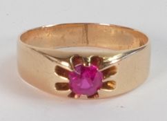 14ct gold ring set with pink stone, ring size L/M, 2.6g.